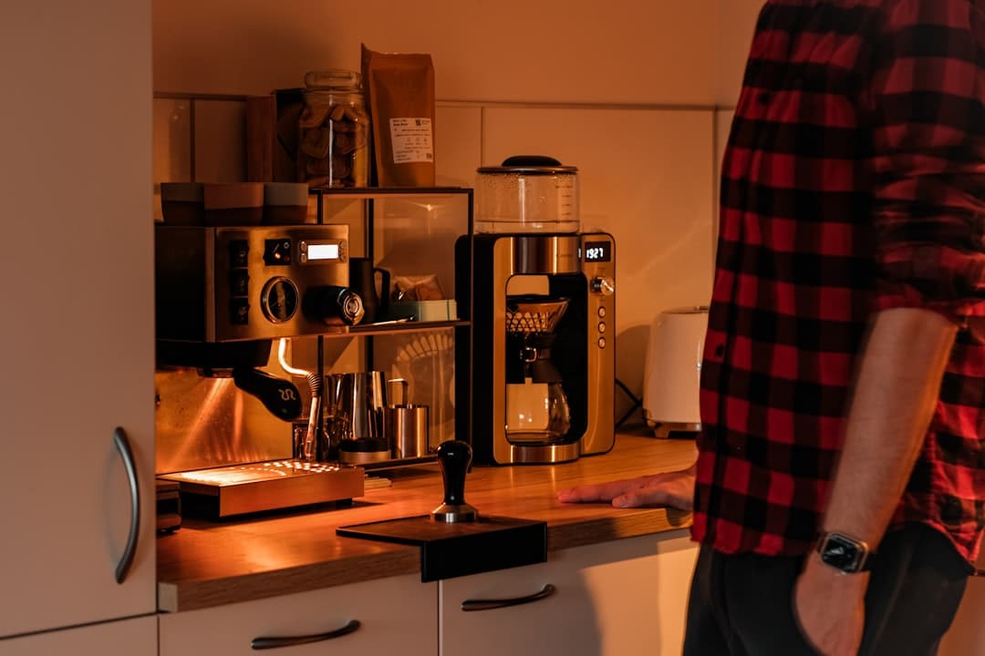 Complete thuisbarista set met espressomachine, handmolen en accessoires