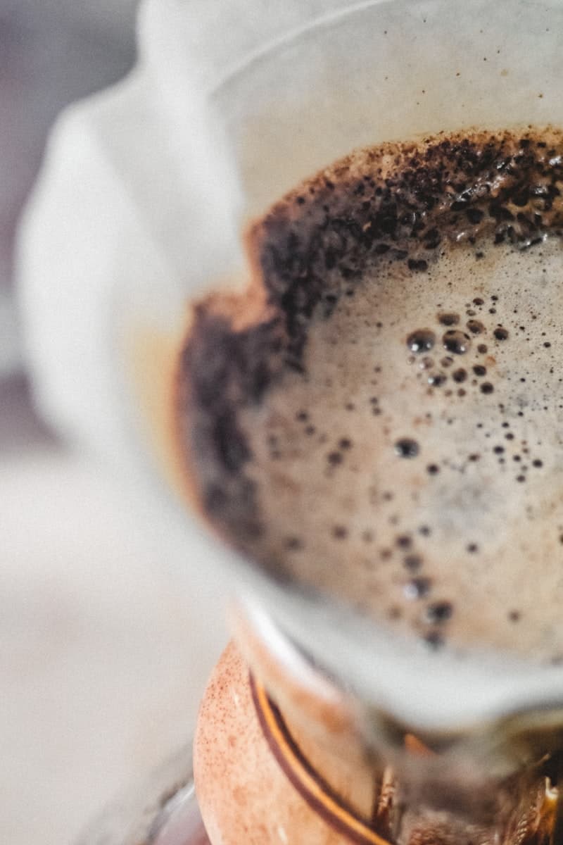 Koffie wordt gezet met pour-over methode