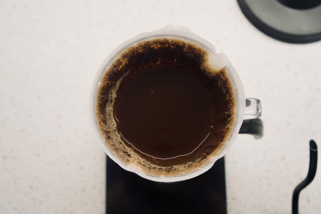 Donkere espresso met overgeëxtraheerde kenmerken
