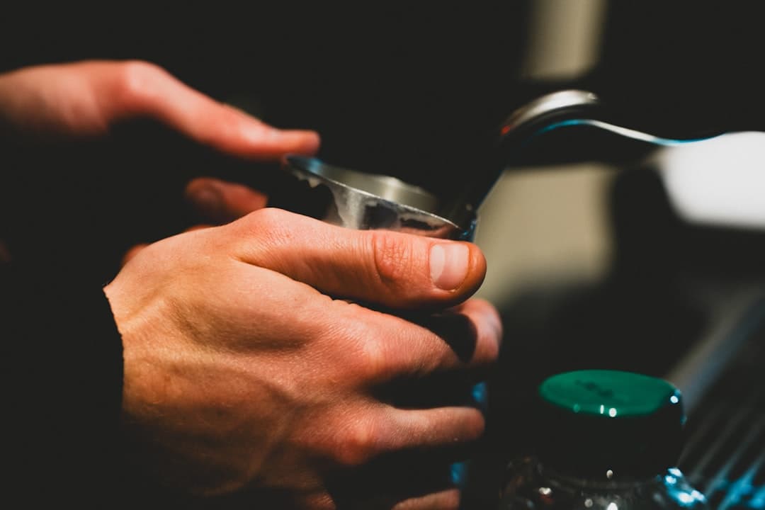 Sage Bambino Plus en Gaggia Classic Evo Pro pistonmachines naast elkaar