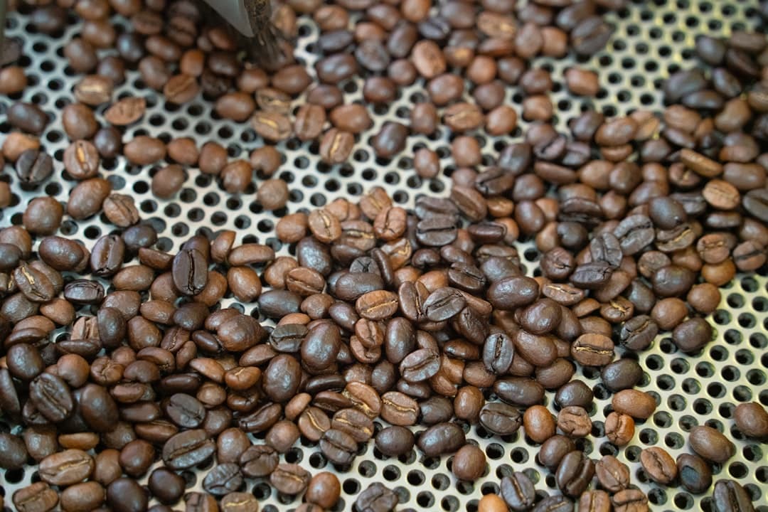 illy Intenso koffiebonen donker gebrand in metalen blik