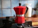 Bialetti Moka Express 6-kops op een gasfornuis