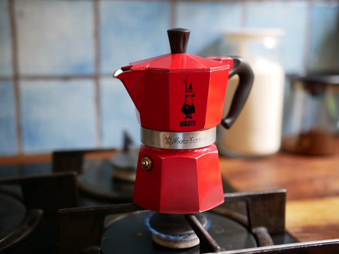 Bialetti Moka Express 6-kops op een gasfornuis