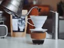 Hario V60 02 keramiek pour-over dripper in wit