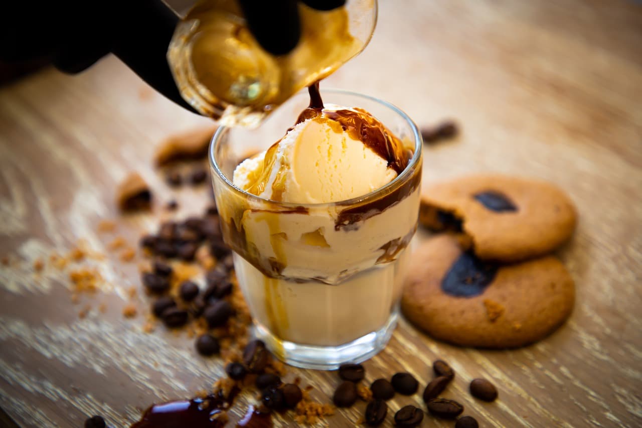 Affogato met vanille-ijs en espresso