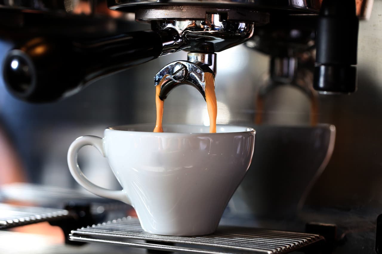 Americano in een groot glas