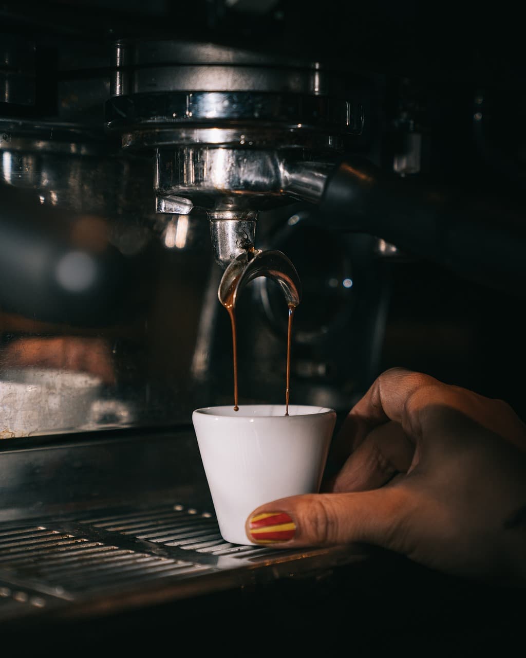 Verse espresso met perfecte crema in wit kopje