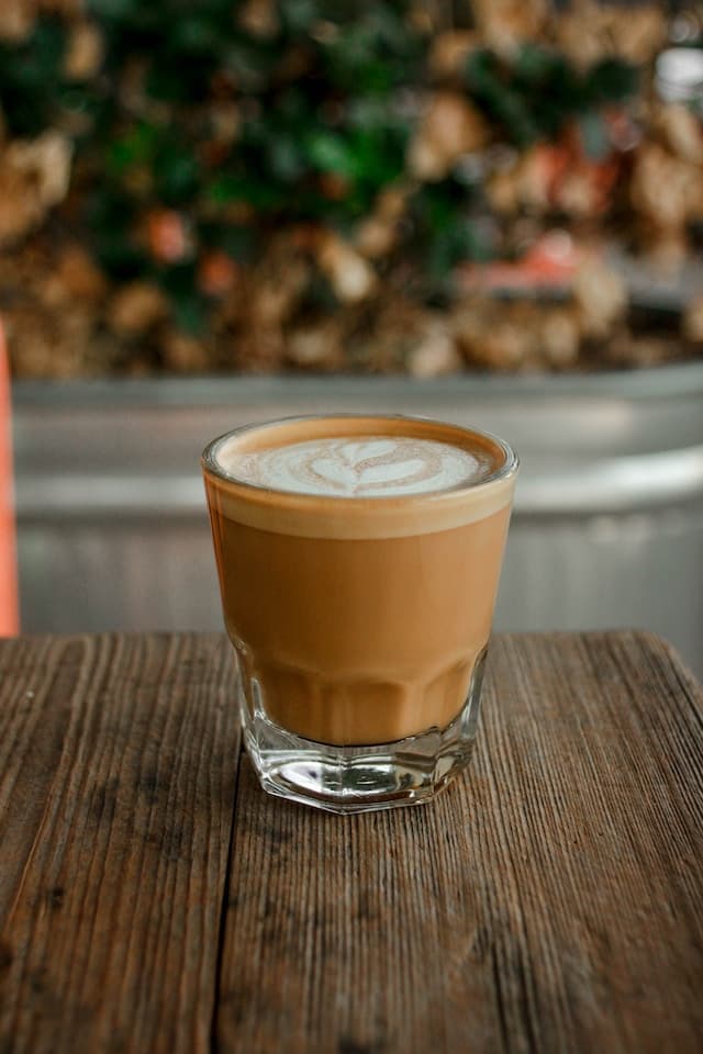 Koffie verkeerd in grote kop